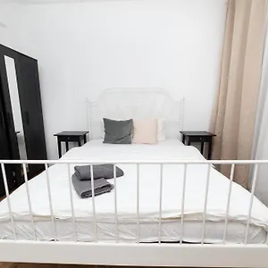 Color Eugen Carada St Апартаменты Бухарест