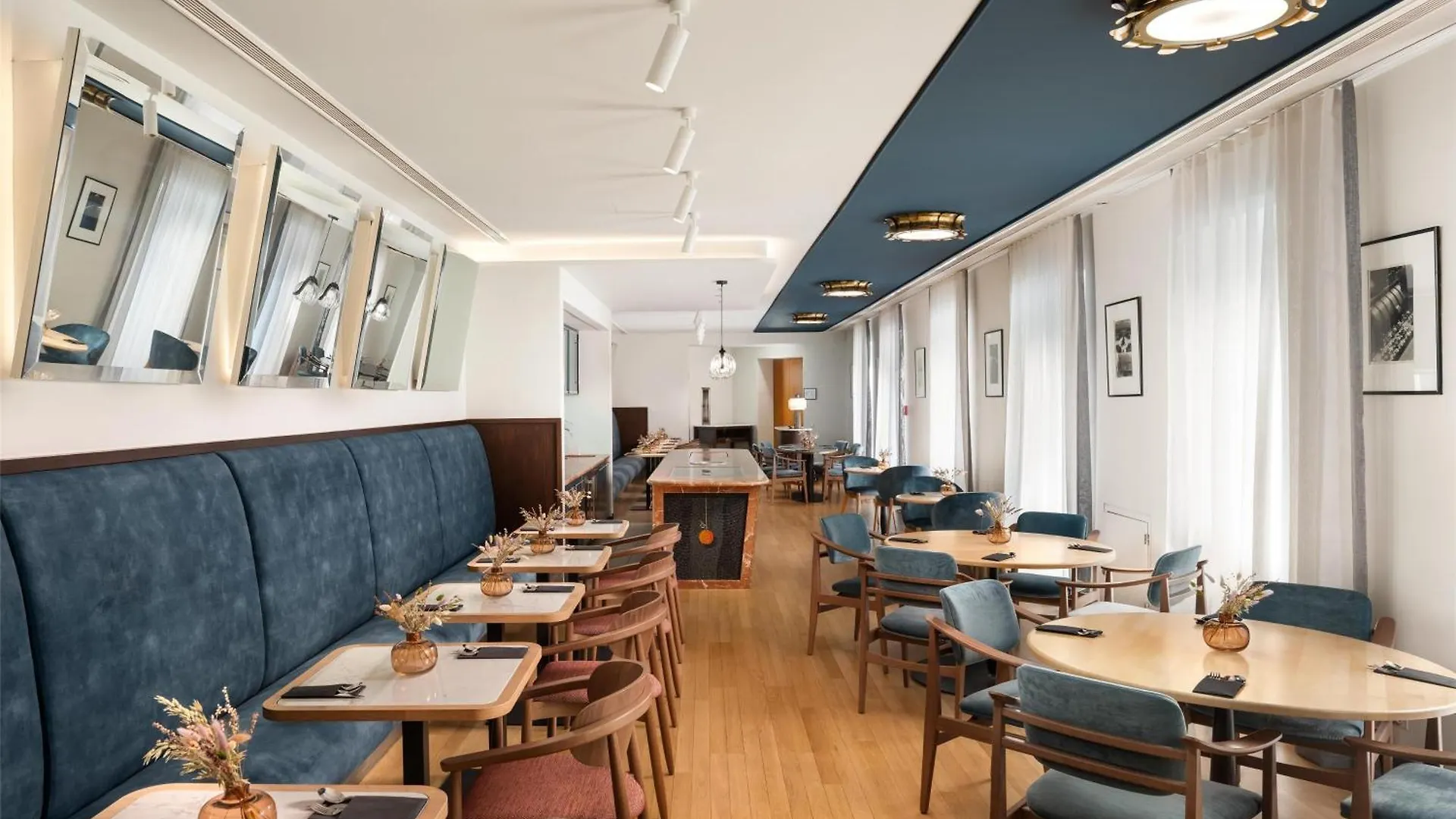 **** Hotel Radisson Blu Das Triest Hotel, Viena Austria